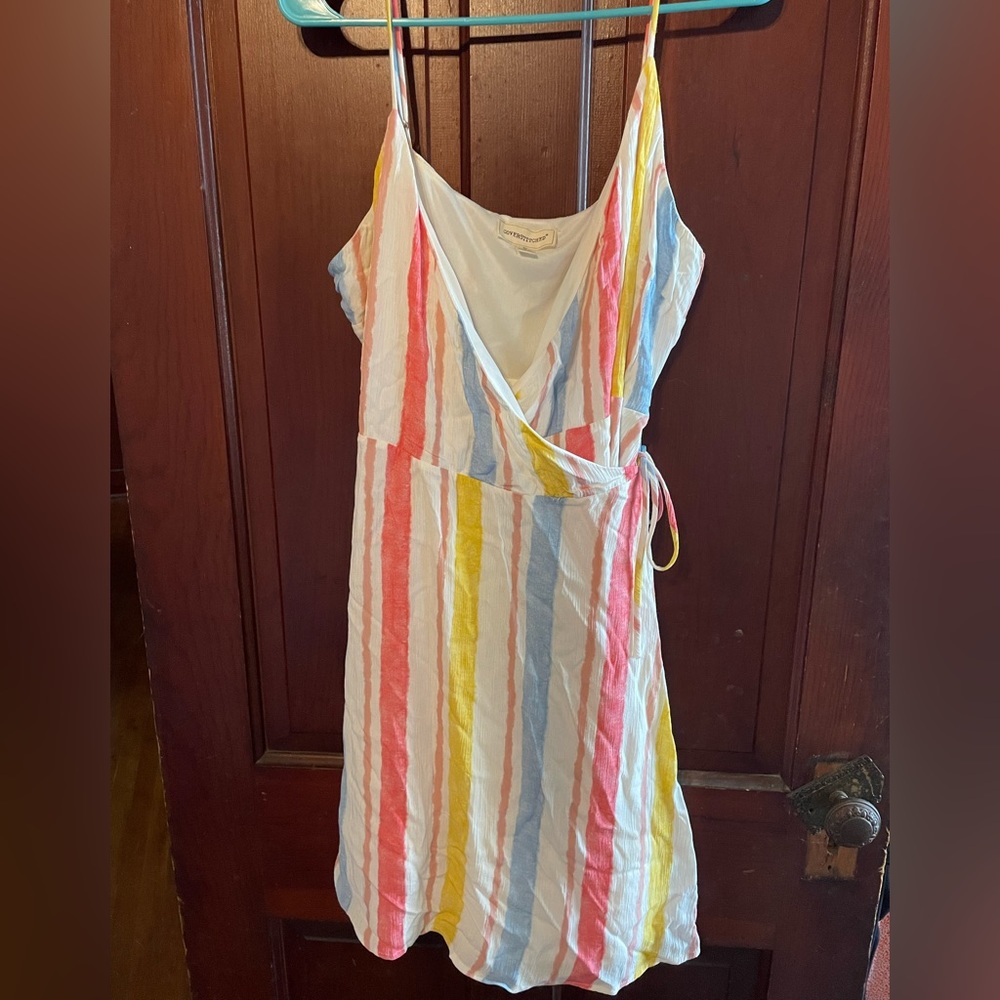 Cover stitch boutique wrap dress. Multicolor. Size large.